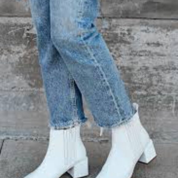 Seychelles Shoes - Seychelles Exit Strategy White Leather Ankle Bootie